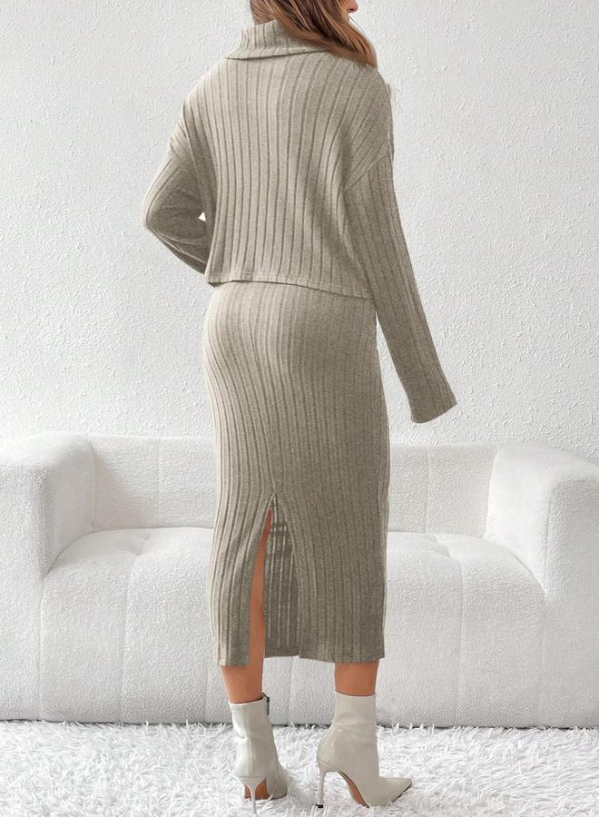 تايك تو طقم مضلع للحوامل بلوزة بياقة مرتفعة وتنورة بخصر مرن قابل للتعديل - Image 2